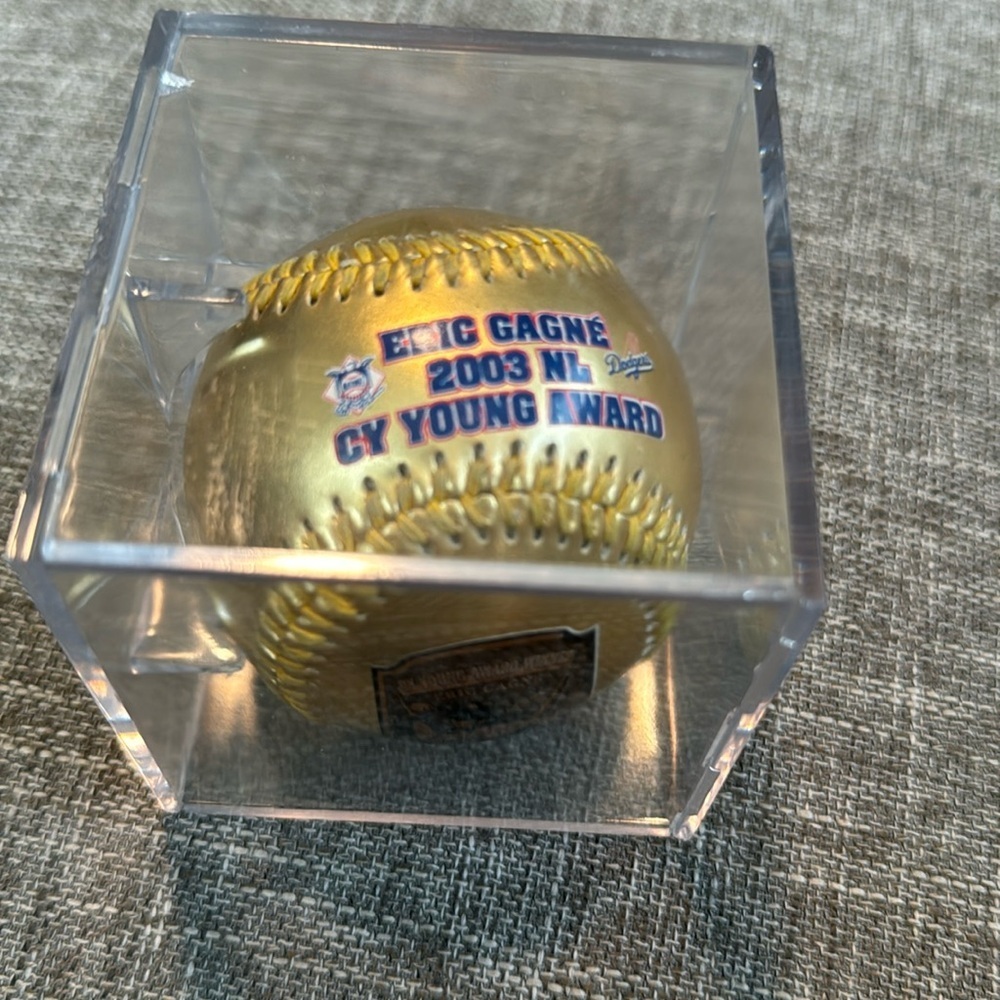 Eric Gagne dodgers 2003 no gy young award baseball